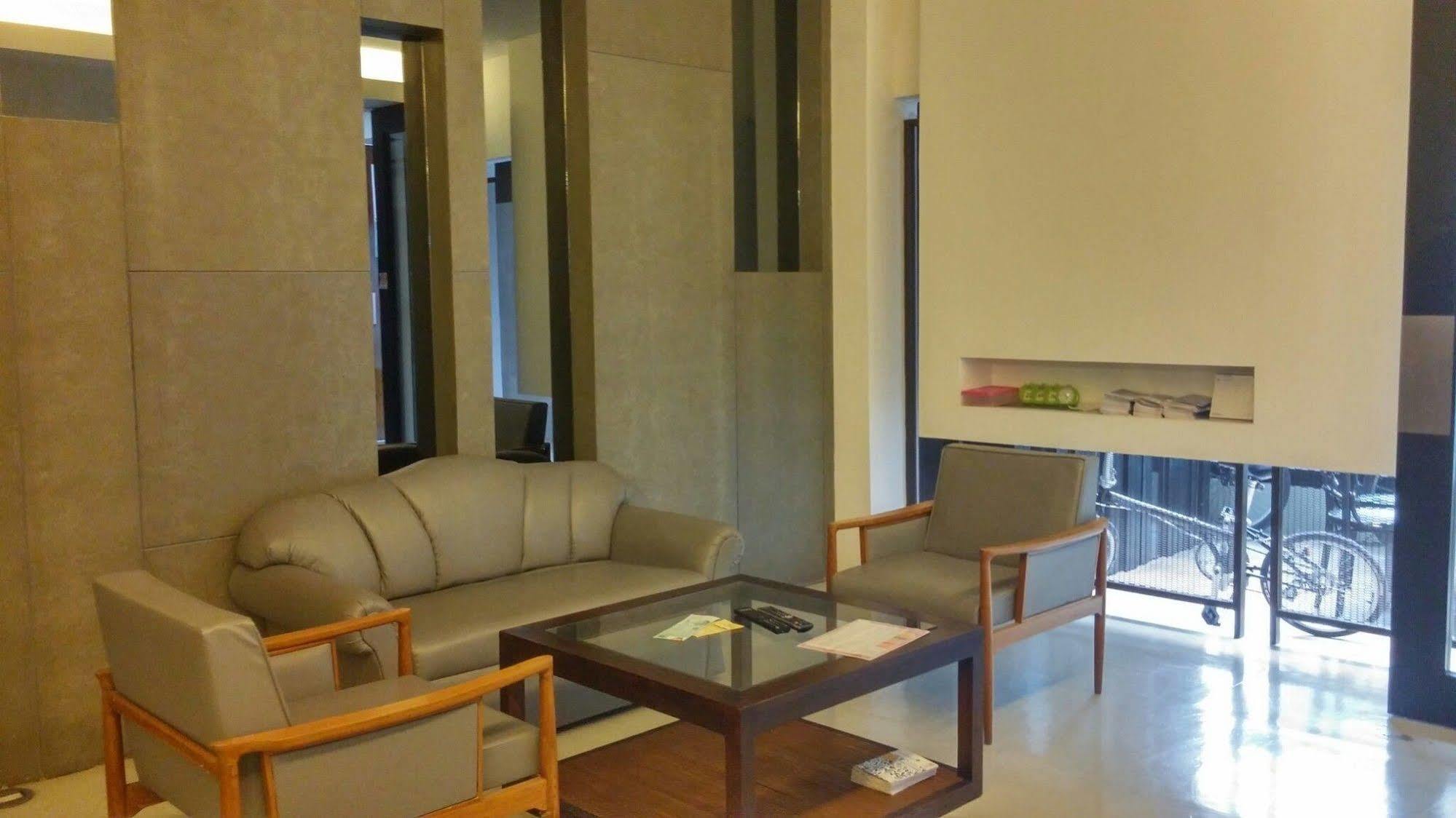 At One Inn Hualampong Μπανγκόκ Εξωτερικό φωτογραφία